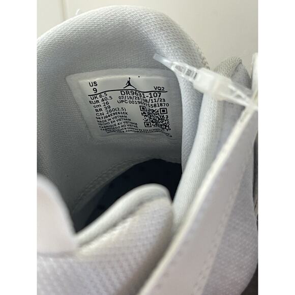 Jordan Jumpman Two Trey New Women's Size 9 Shoes White/Metallic Gold Nike - Picture 10 of 14